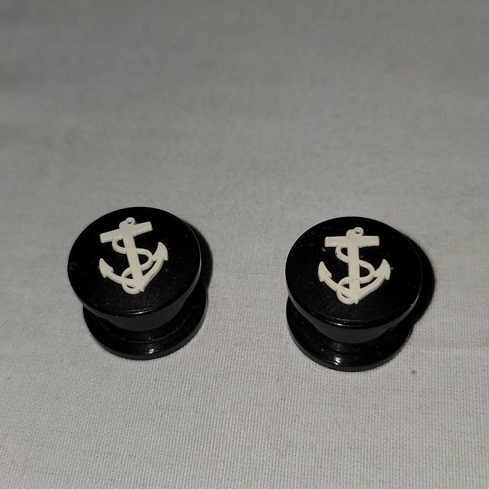 ½Plugs